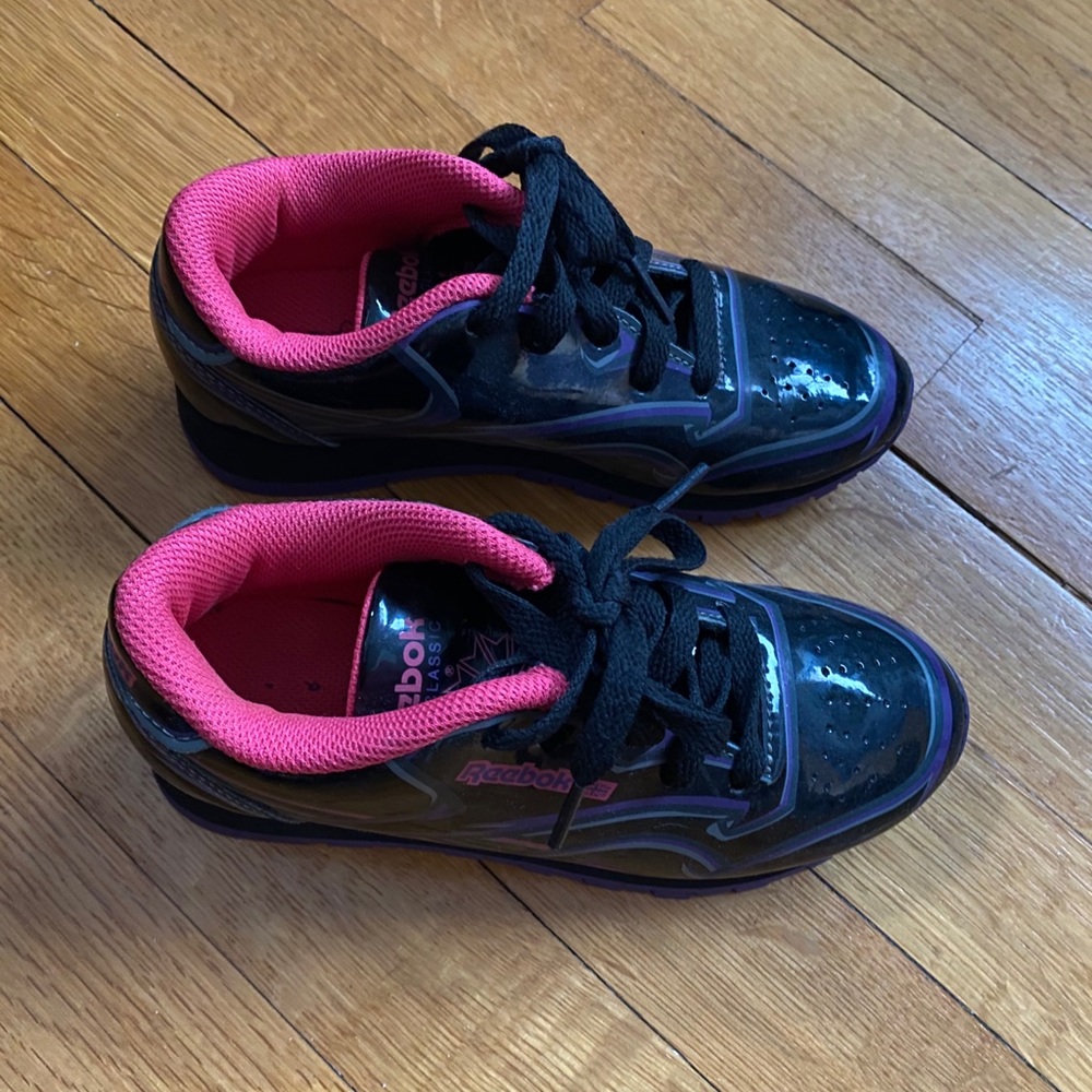 Girls black and pink reebok shoes